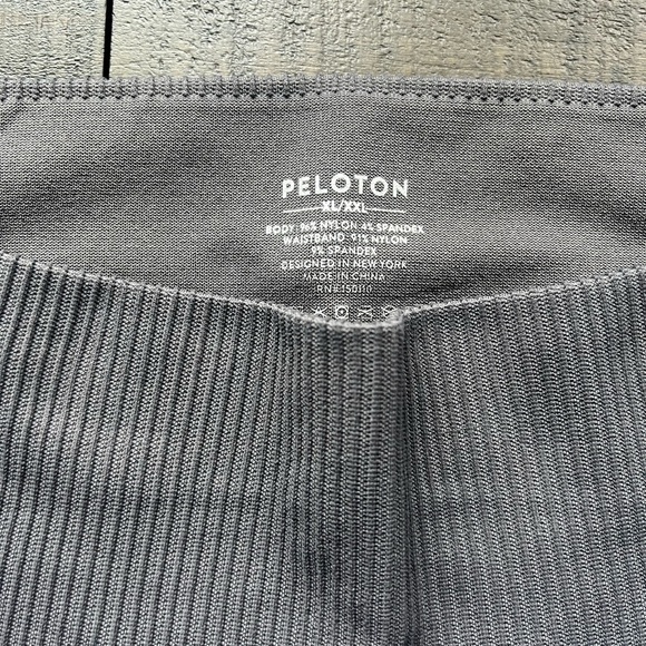 Peloton Gray Leggings, Ribbed Detailing, Butt Scrunch, Size XL/XXL - Picture 3 of 8